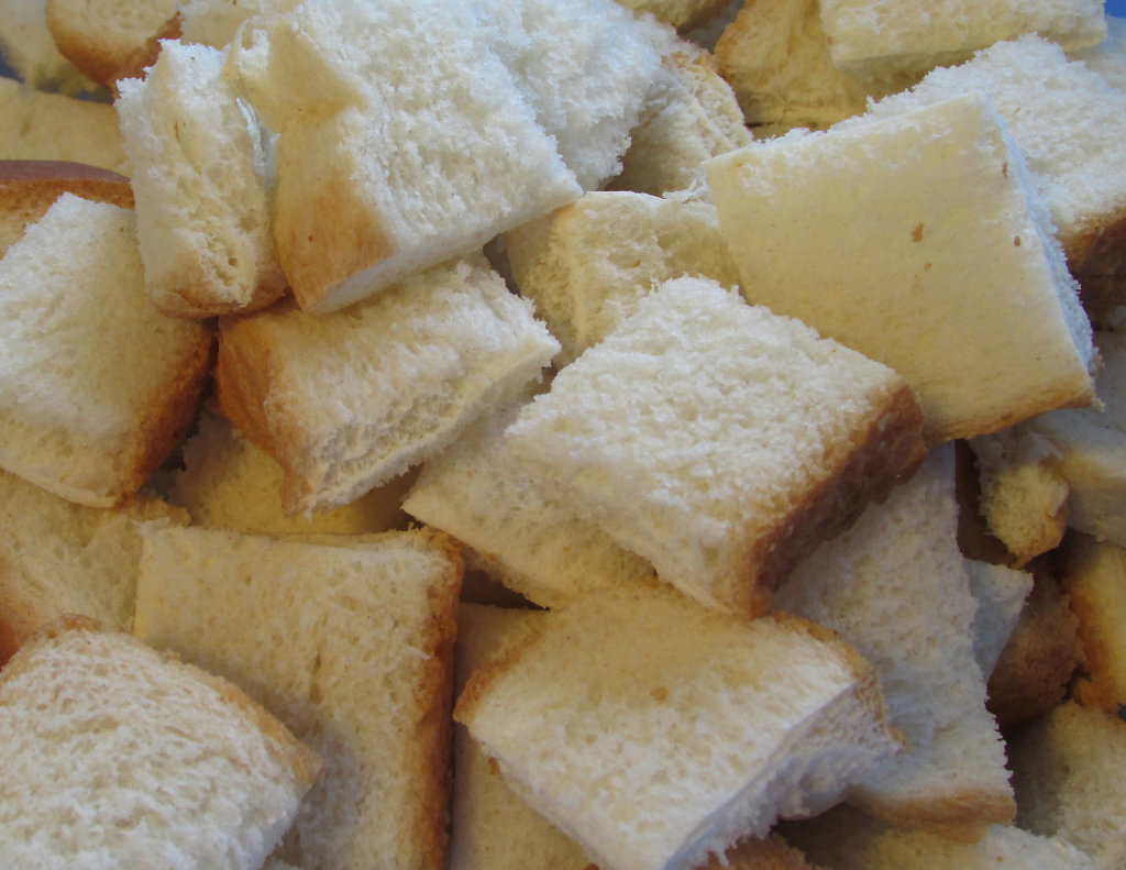  Bread cubes for a receipe 
