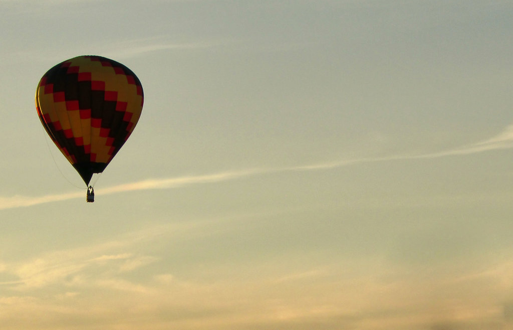 hot air balloon picture in the sky